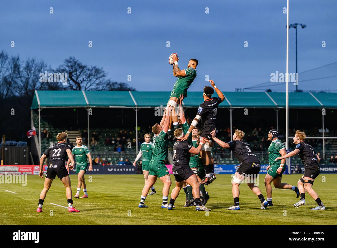 LONDRA, REGNO UNITO. 01 febbraio 25. Bobby de Wee di Ealing Trailfinders (centro) in azione durante la Premiership Rugby Cup Saracens Men vs Ealing Trailfinders allo Stonex Stadium sabato 1 febbraio 2025. LONDRA, INGHILTERRA. Crediti: Taka G Wu/Alamy Live News Foto Stock
