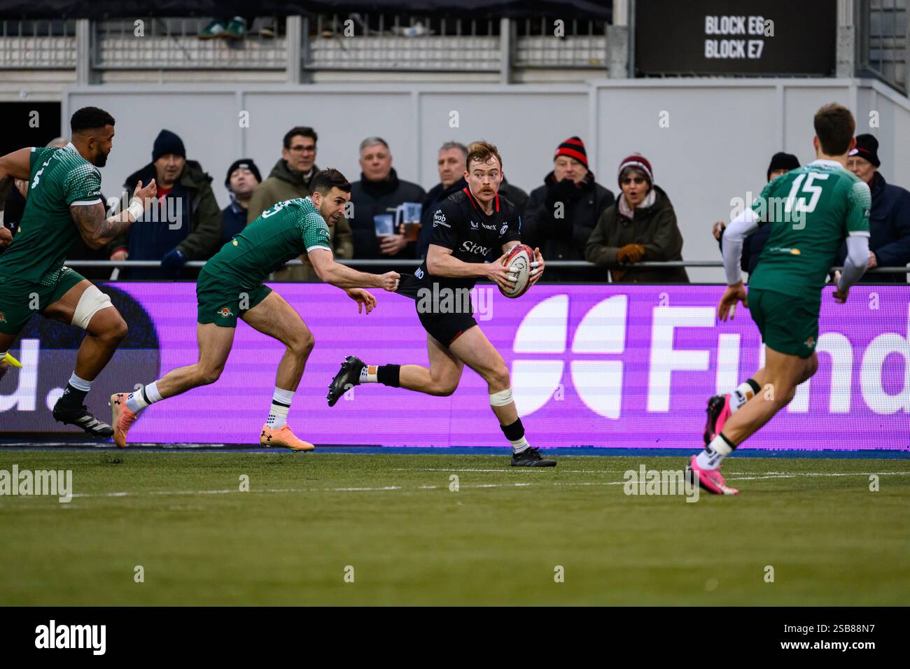 LONDRA, REGNO UNITO. 01 febbraio 25. Gareth Simpson dei Saracens (a destra) in azione durante la Premiership Rugby Cup Saracens Men vs Ealing Trailfinders allo Stonex Stadium sabato 1 febbraio 2025. LONDRA, INGHILTERRA. Crediti: Taka G Wu/Alamy Live News Foto Stock