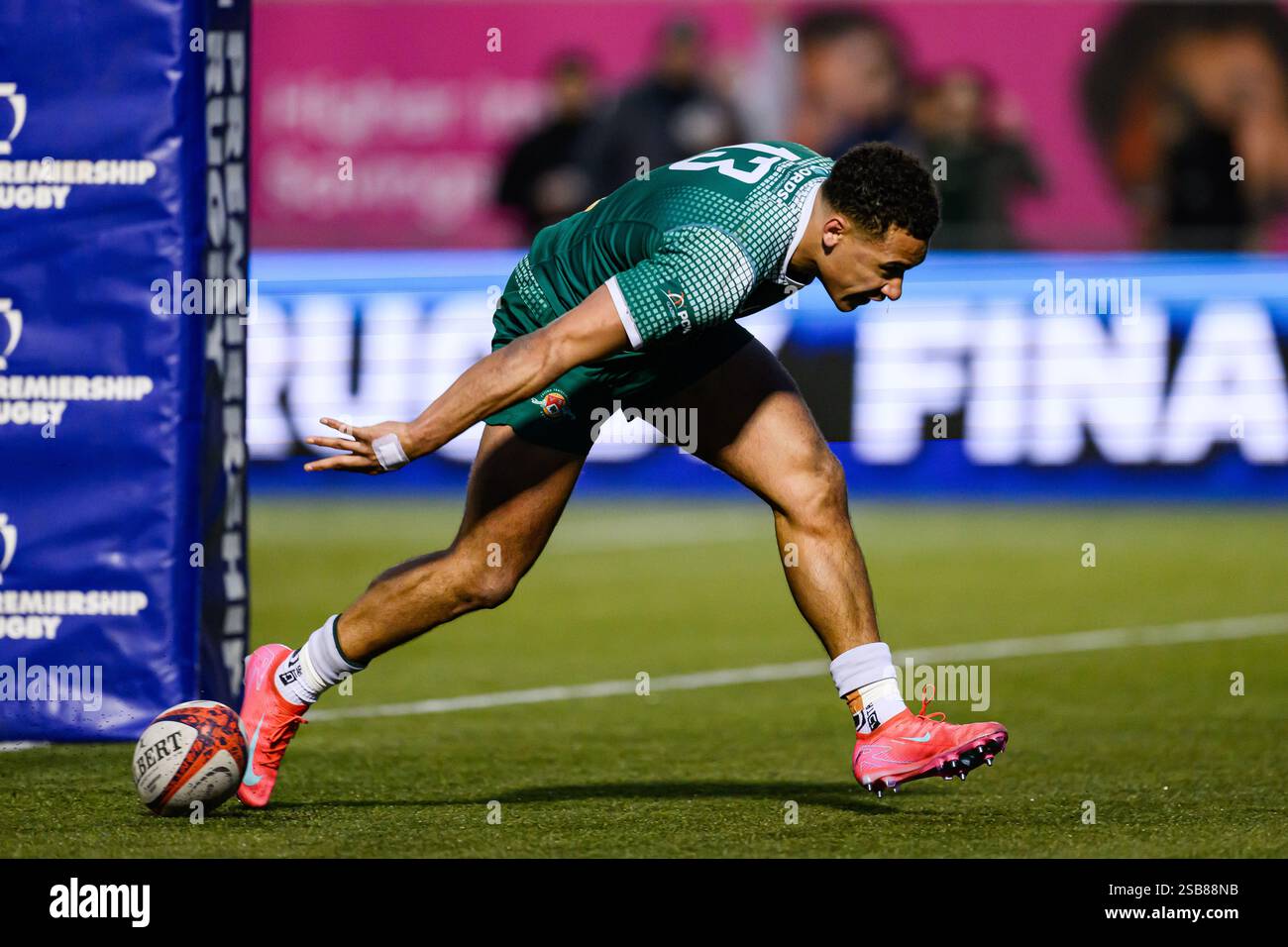 LONDRA, REGNO UNITO. 01 febbraio 25. Reuben Bird-Tulloch di Ealing Trailfinders segna una meta per la sua squadra durante la Premiership Rugby Cup Saracens Men vs Ealing Trailfinders allo Stonex Stadium sabato 1 febbraio 2025. LONDRA, INGHILTERRA. Crediti: Taka G Wu/Alamy Live News Foto Stock