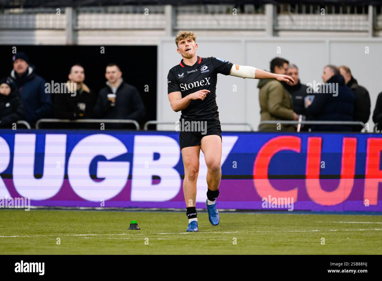 LONDRA, REGNO UNITO. 01 febbraio 25. Jouie Johnson dei Saracens prende un calcio di conversione durante la Premiership Rugby Cup Saracens Men vs Ealing Trailfinders allo Stonex Stadium sabato 1 febbraio 2025. LONDRA, INGHILTERRA. Crediti: Taka G Wu/Alamy Live News Foto Stock