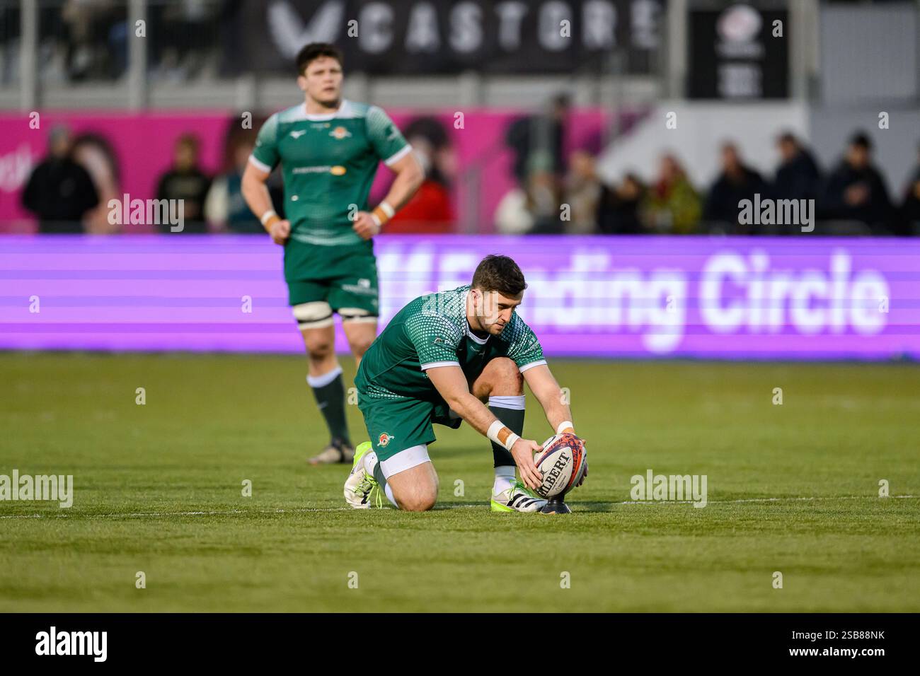 LONDRA, REGNO UNITO. 01 febbraio 25. Dan Jones di Ealing Trailfinders prende un calcio di conversione durante la Premiership Rugby Cup Saracens Men vs Ealing Trailfinders allo Stonex Stadium sabato 1 febbraio 2025. LONDRA, INGHILTERRA. Crediti: Taka G Wu/Alamy Live News Foto Stock