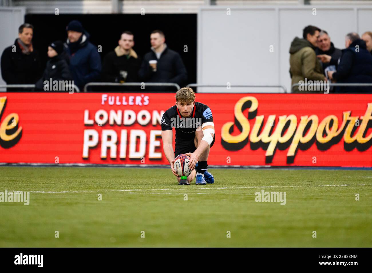 LONDRA, REGNO UNITO. 01 febbraio 25. Jouie Johnson dei Saracens prende un calcio di conversione durante la Premiership Rugby Cup Saracens Men vs Ealing Trailfinders allo Stonex Stadium sabato 1 febbraio 2025. LONDRA, INGHILTERRA. Crediti: Taka G Wu/Alamy Live News Foto Stock