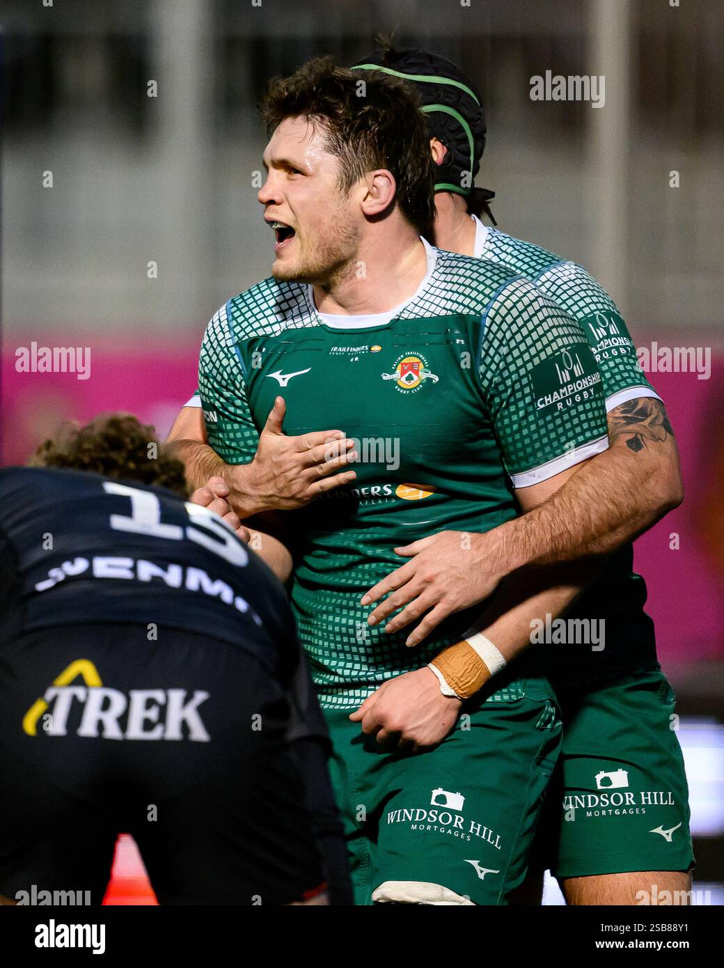 LONDRA, REGNO UNITO. 01 febbraio 25. Jordy Reid di Ealing Trailfinders (centro) festeggia dopo aver segnato una meta per questa squadra durante la Premiership Rugby Cup Saracens Men vs Ealing Trailfinders allo Stonex Stadium sabato 1 febbraio 2025. LONDRA, INGHILTERRA. Crediti: Taka G Wu/Alamy Live News Foto Stock