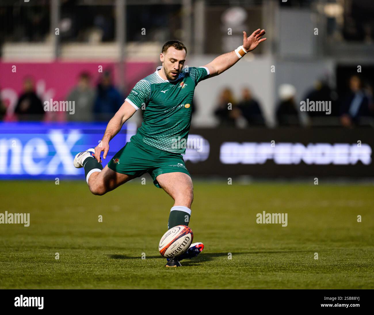 LONDRA, REGNO UNITO. 01 febbraio 25. Craig Willis di Ealing Trailfinders prende un calcio di conversione durante la Premiership Rugby Cup Saracens Men vs Ealing Trailfinders allo Stonex Stadium sabato 1 febbraio 2025. LONDRA, INGHILTERRA. Crediti: Taka G Wu/Alamy Live News Foto Stock