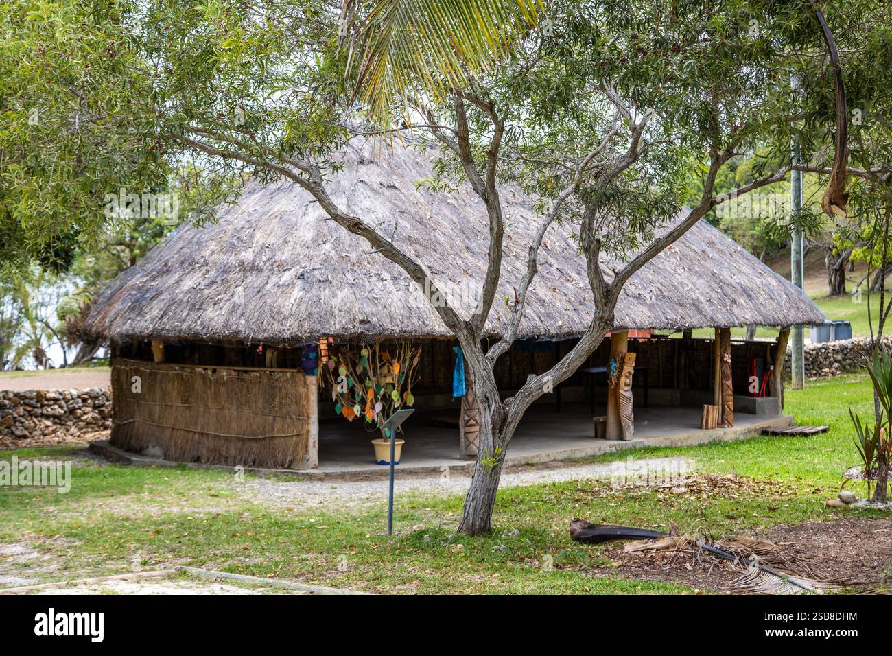 Casa comune chiamata fare presso il sentiero Kanak nella penisola di Tinu, Noumea, grande Terre Island, nuova Caledonia Foto Stock