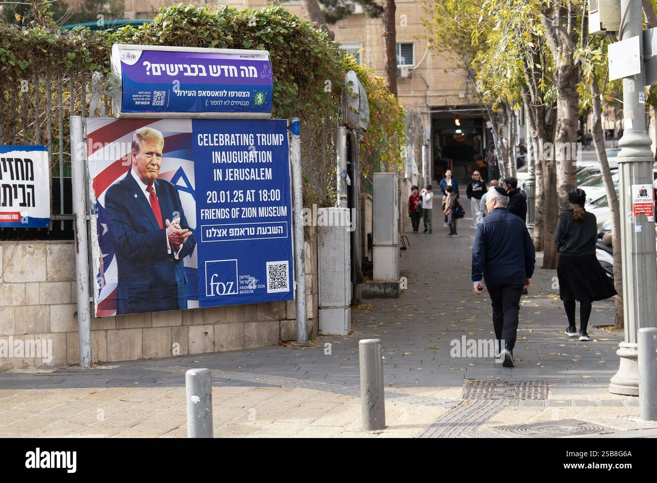 Gerusalemme, Israele - 17 gennaio 2025. Banner con foto di Donald Trump che annuncia la celebrazione dell'inaugurazione a gerusalemme Foto Stock