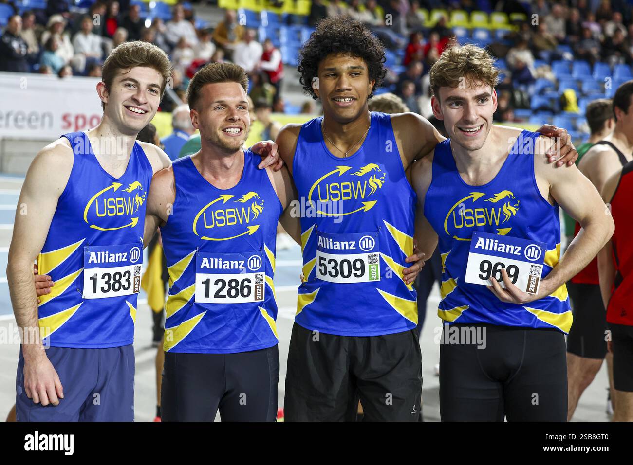 Gent, Belgio. 1 febbraio 2025. Il belga Simon Mengal, il belga Clement Brunin, il belga Nathan Beauduin e il belga Gaetan Chiroux festeggiano dopo aver vinto la gara maschile 4x200 m dei campionati belgi di atletica indoor, sabato 01 febbraio 2025, a Gent. BELGA FOTO DAVID PINTENS credito: Belga News Agency/Alamy Live News Foto Stock
