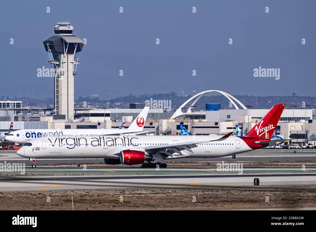 Aeroporto internazionale di Los Angeles Aeroporto 1-18-2025 Inglewood, CA USA Virgin Atlantic Airbus A350-900 G-VRNB partenza da 25R all'aeroporto internazionale di Los Angeles Foto Stock