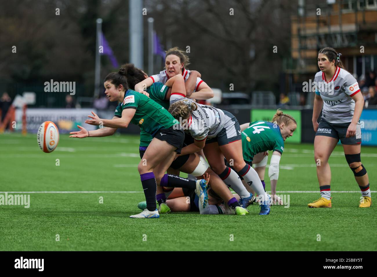 Londra, Regno Unito. 1 febbraio 2025. Caity Mattinson (Trailfinders) lancia il pallone durante la partita Trailfinders Women vs Saracens Women al Vallis Way Stadium per la 16a giornata della stagione 2024/25 di Premiership Women's Rugby. UK © ️ crediti: Elsie Kibue/Alamy Live News Foto Stock