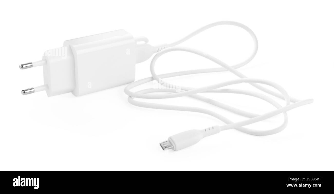 Adattatore di alimentazione USB con cavo di ricarica isolato su bianco Foto Stock