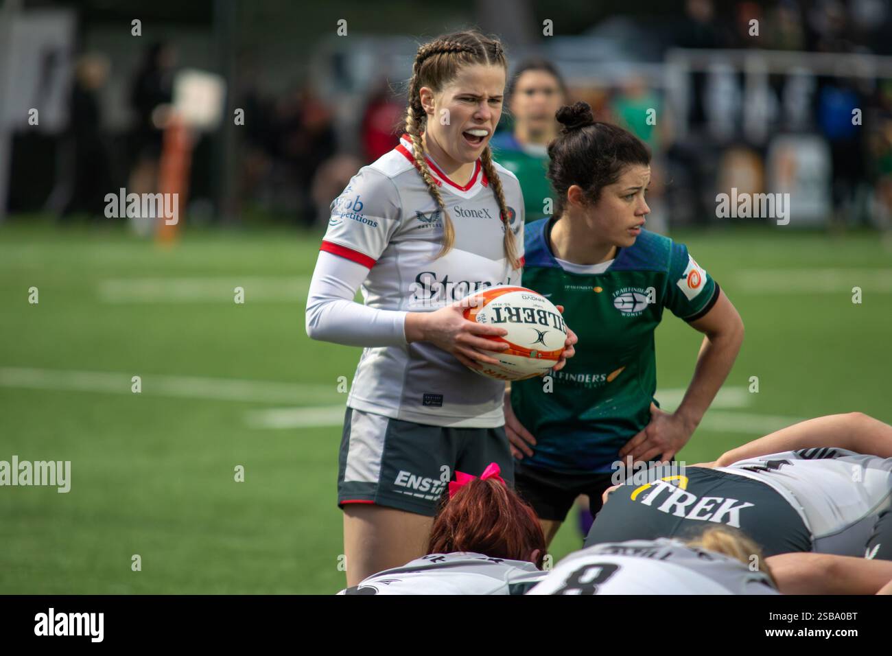 Londra, Regno Unito, 1 febbraio 2025. Saracens Srum Half Ella Wyrwas aspetta di mettere la palla in una scrum contro Ealing Trailfinders, Premiership Women's Rugby al Trailfinders Sports Club, Londra. Alex Williams / Alamy Live News Foto Stock