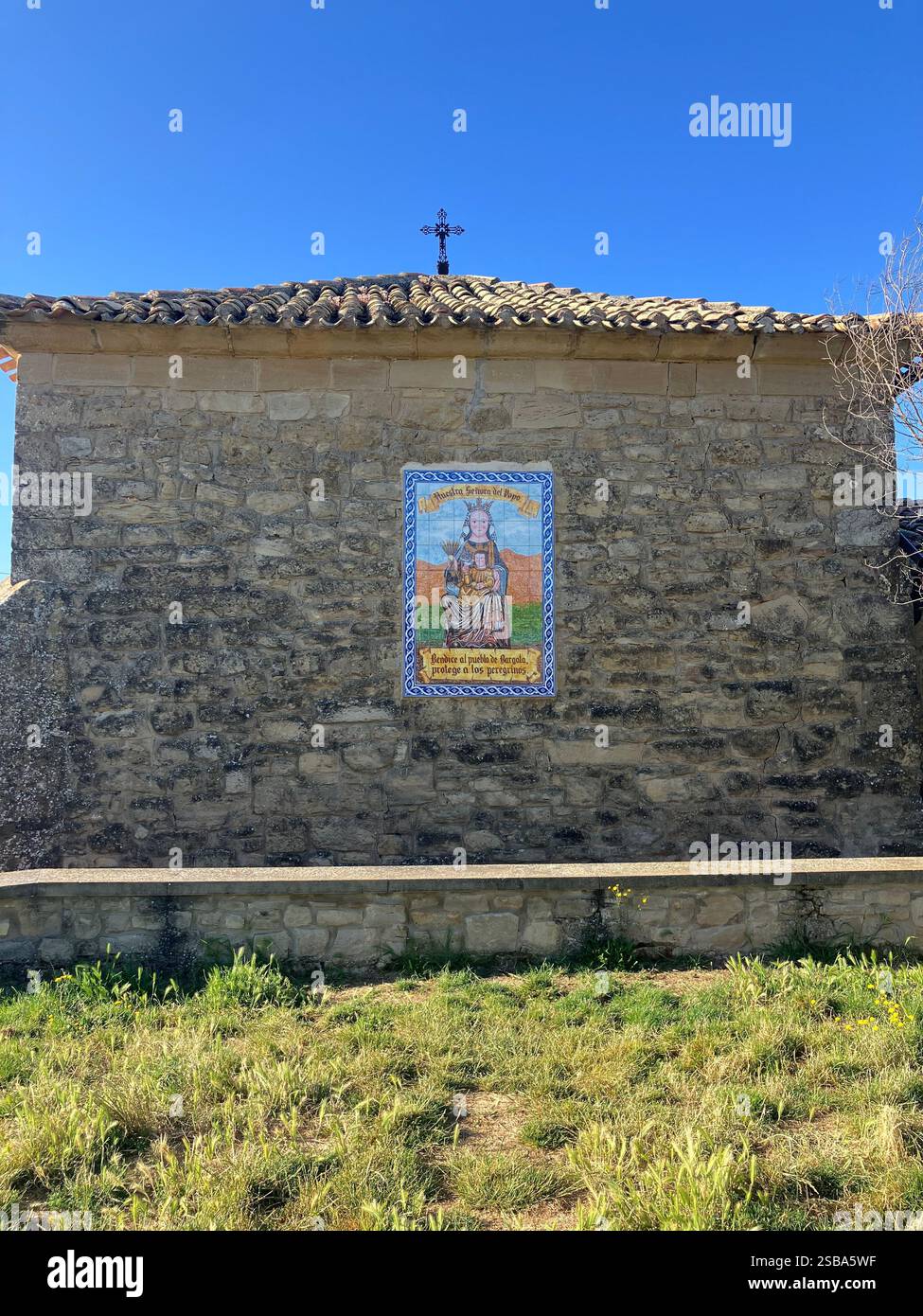 Cappella spagnola sul cammino Francés, Navarra, Spagna - Immagine stock catturata con smartphone