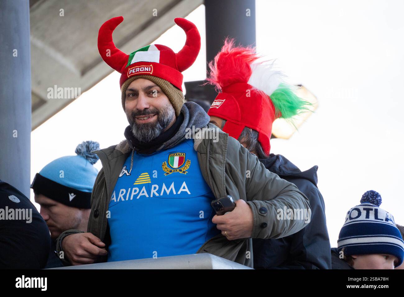 Edimburgo, Regno Unito. 1 febbraio 2024. Tifosi italiani in azione durante la partita di rugby Scozia contro Italia 6 Nations al Murrayfield Stadium di Edimburgo, Scozia, Edimburgo, Scozia, 1 febbraio 2025, (Sam Wardle/SPP) credito: SPP Sport Press Photo. /Alamy Live News Foto Stock