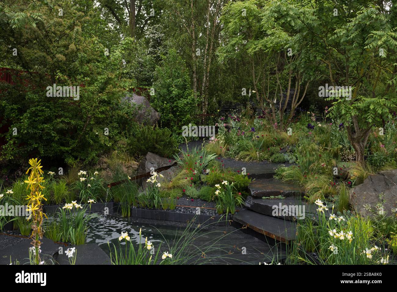 Terrence Higgins Trust Bridge al 2030 Garden progettato da Matthew Childs, RHS Chelsea Flower Show 2024 Foto Stock