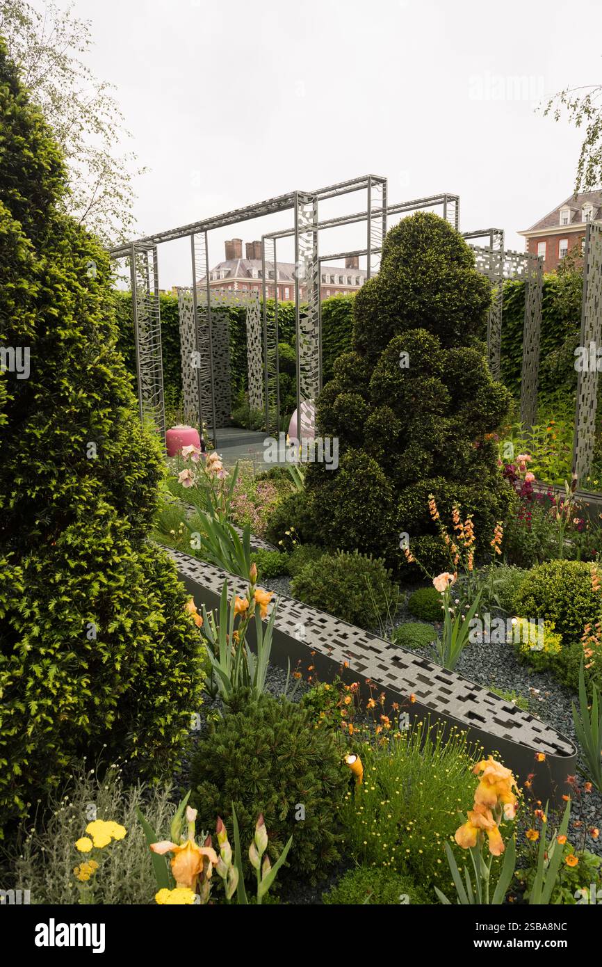 The Boodles Garden disegnato da Catherine MacDonald, RHS Chelsea Flower Show 2024 Foto Stock