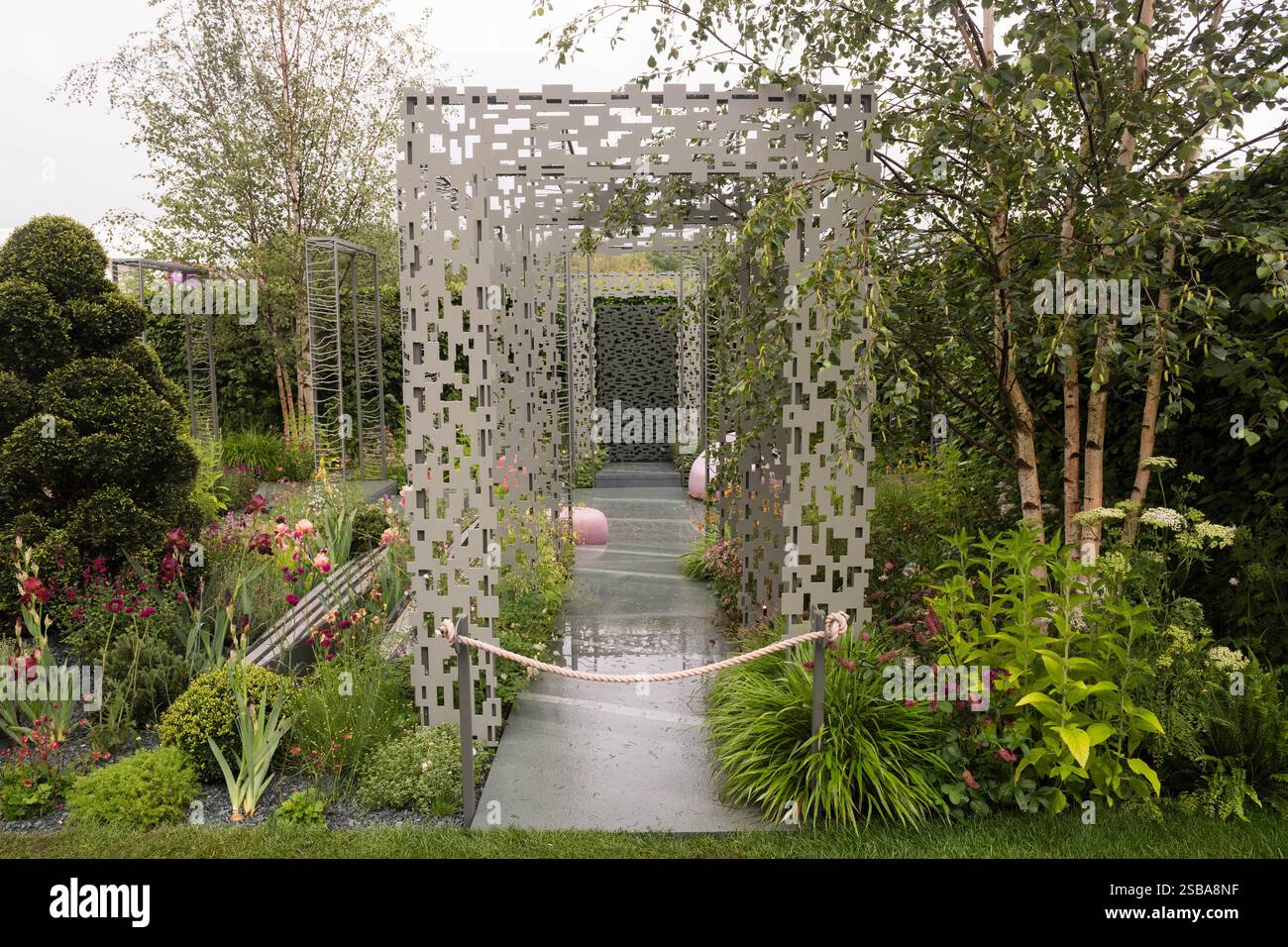 The Boodles Garden disegnato da Catherine MacDonald, RHS Chelsea Flower Show 2024 Foto Stock