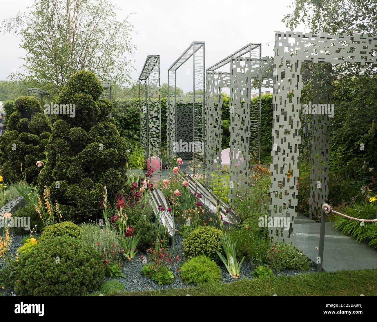 The Boodles Garden disegnato da Catherine MacDonald, RHS Chelsea Flower Show 2024 Foto Stock