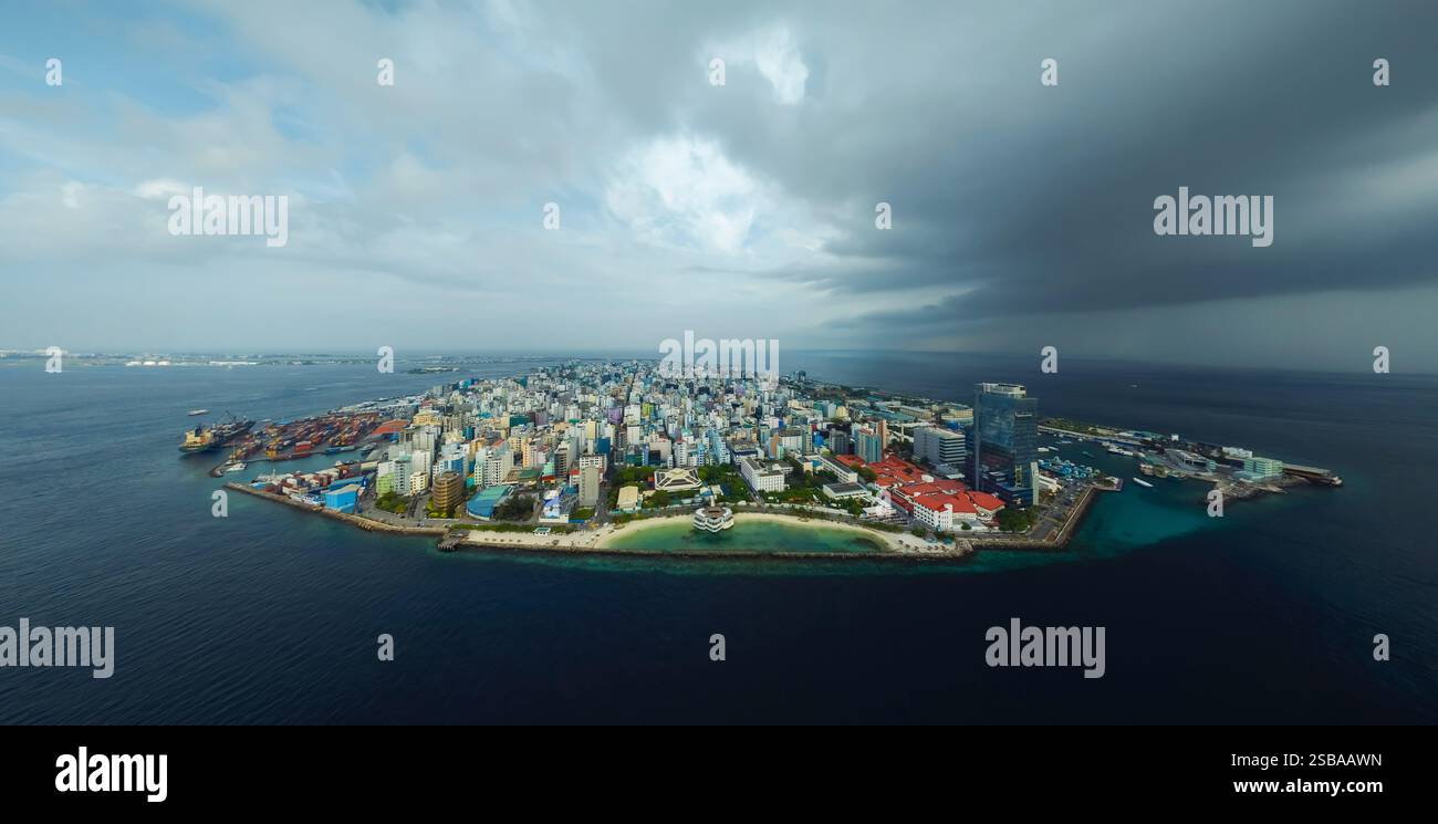 Incredibile paesaggio urbano intorno a Malé. Capitale delle Maldive. Foto Stock