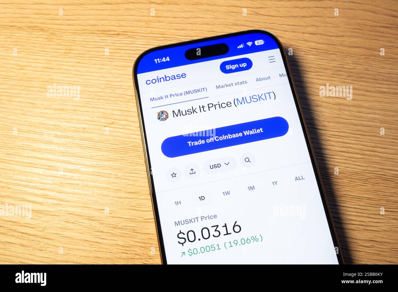 OSTRAVA, CECHIA - 2 FEBBRAIO 2025: Sito Coinbase che mostra il prezzo della criptovaluta Musk it MUSKIT Foto Stock