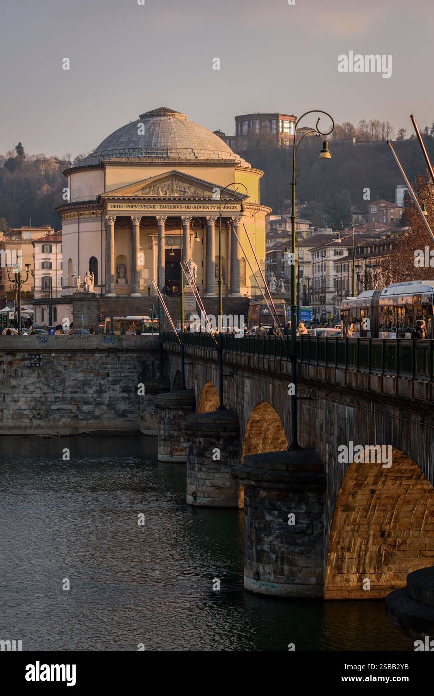 Torino, Italia. Le rive del po e la Gran madre, il Pantheon di torino. Foto Stock