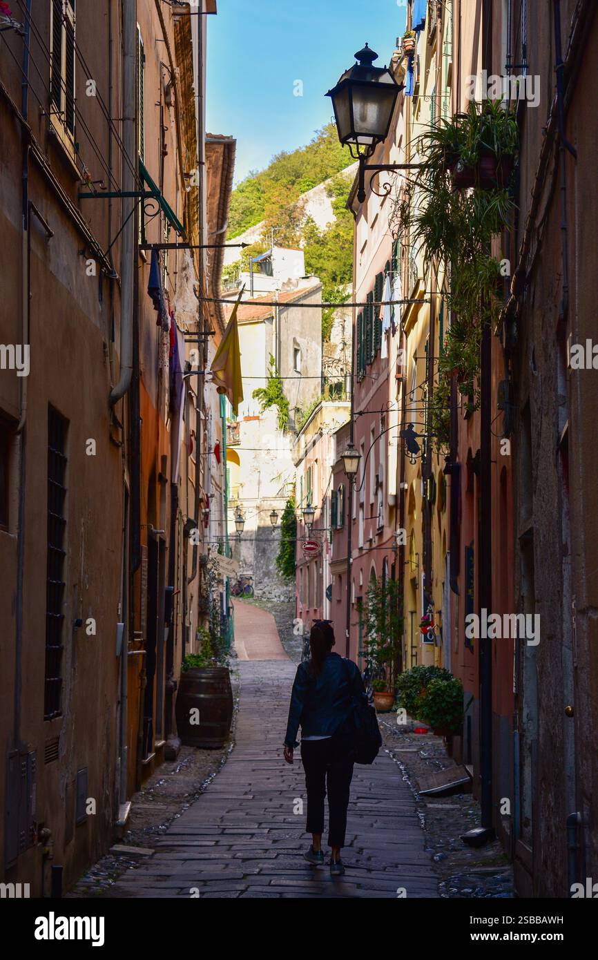 Liguria, Italia. Il borgo medievale di Finalborgo, uno dei borghi più belli d'Italia. Foto Stock