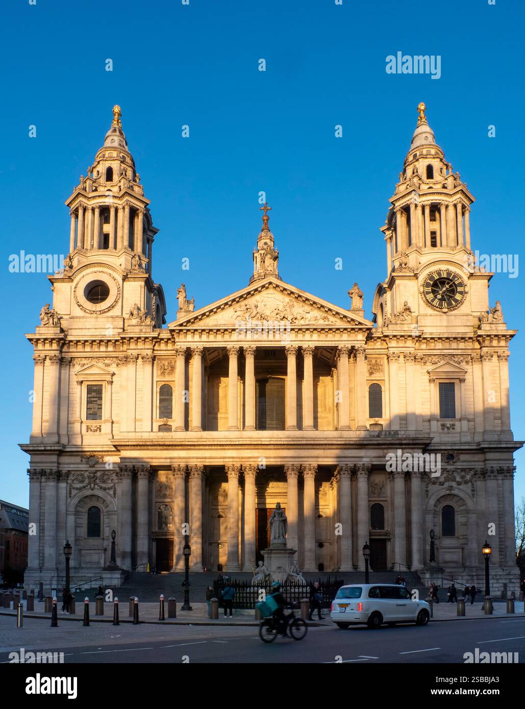 St Pauls Cathedral, Ludgatre Hill, City of London Inghilterra, Regno Unito. Sede del Vescovo di Londra Foto Stock