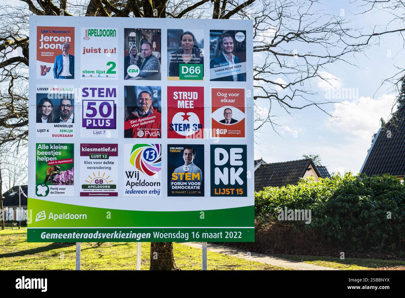Manifesti elettorali per il consiglio comunale nei Paesi Bassi. Foto Stock