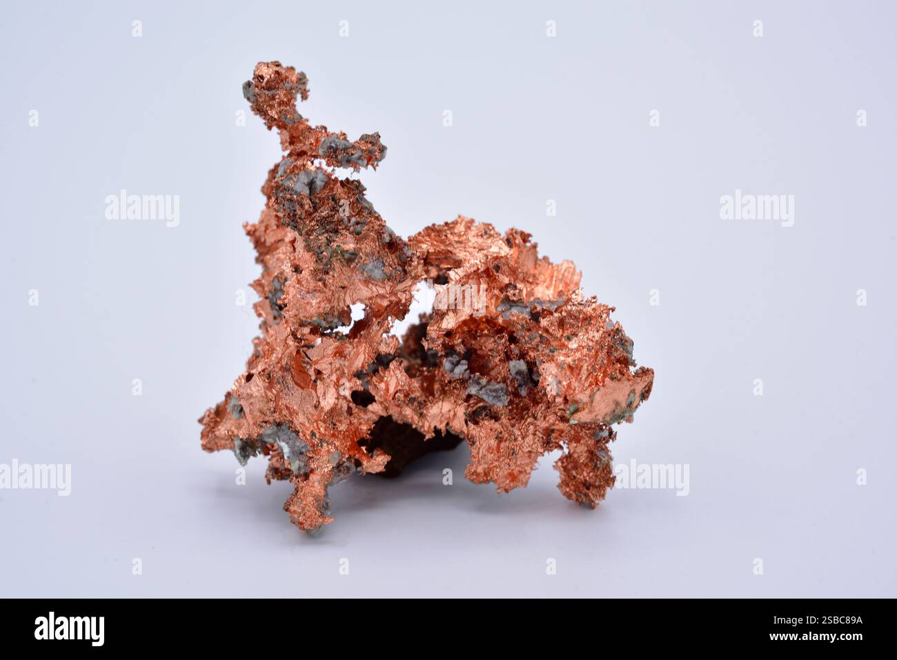 Il rame nativo è un minerale. Questo campione proviene dall'Arizona, Stati Uniti. Foto Stock