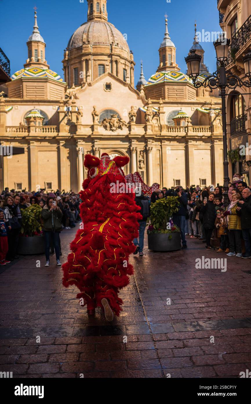 Festeggiamenti per il capodanno cinese nelle strade di Saragozza, Spagna Foto Stock