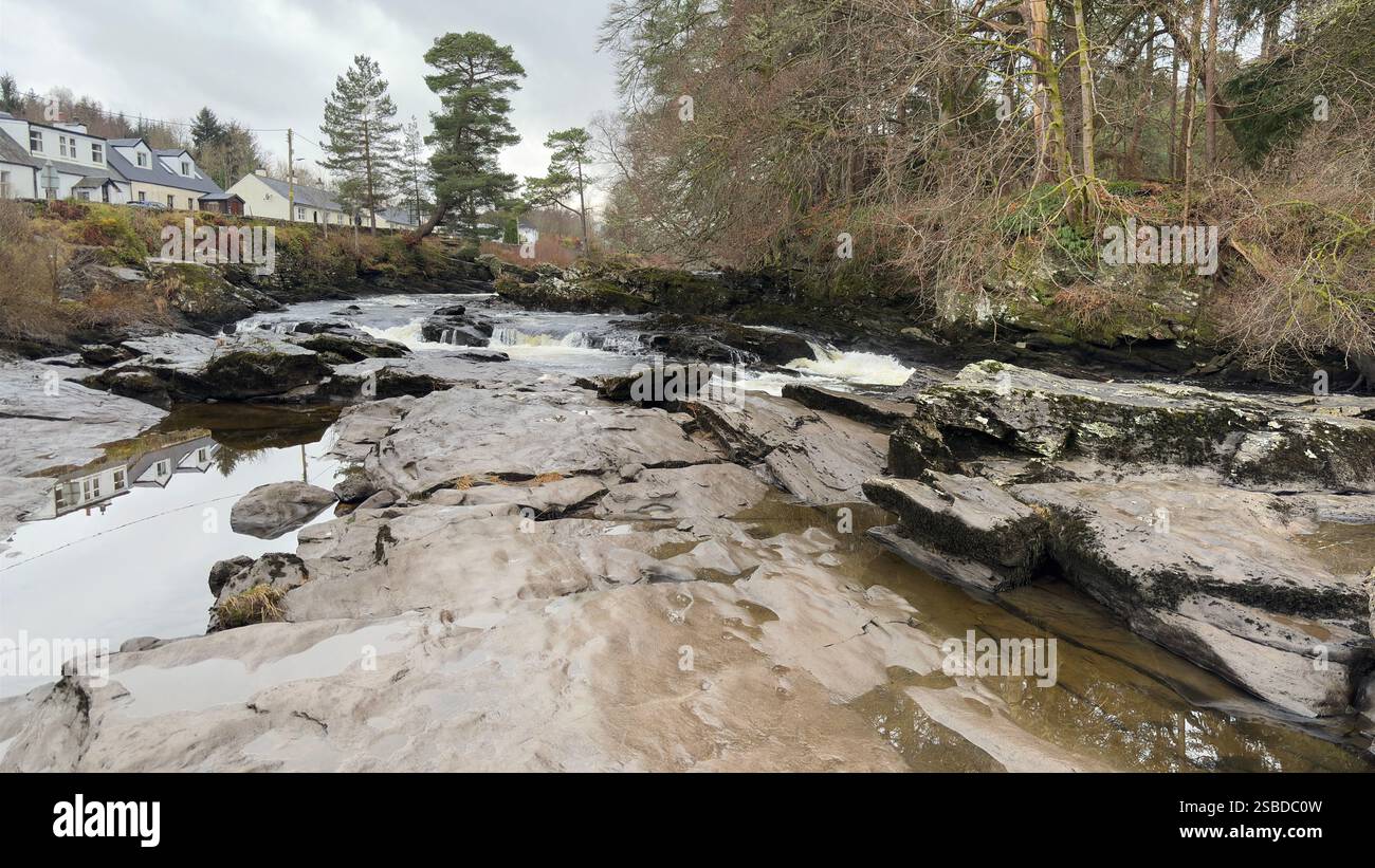 Cascate di Dochart a Killin. Dove il fiume Tay si unisce a Loch tay. Highlands scozzesi - Immagine stock catturata con smartphone