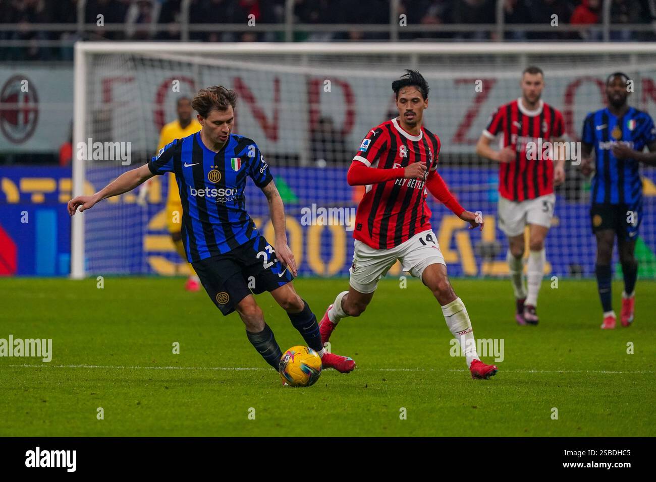 Milano, Italia. 2 febbraio 2025. Nicolò Barella, durante l'AC Milan vs FC Internazionale, serie A, allo Stadio Giuseppe Meazza. Crediti: Alessio Morgese / Emage / Alamy live news Foto Stock