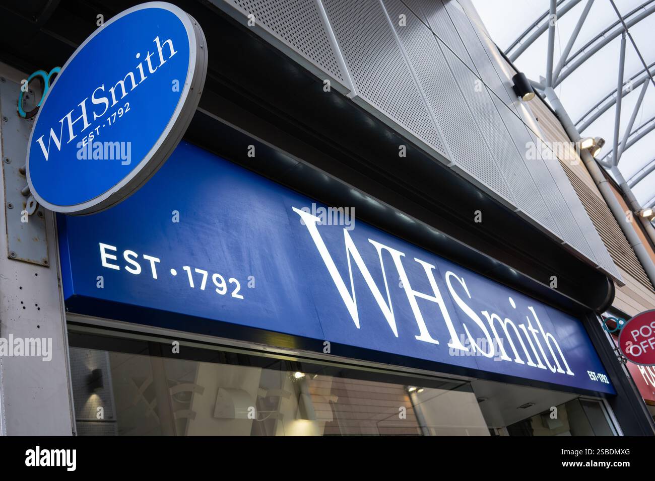 Il negozio WHSmith è chiuso definitivamente sabato 1 febbraio 2025 all'interno dei centri commerciali di Basingstoke. Il proprietario ha segnalato un calo delle vendite sulla strada principale Foto Stock