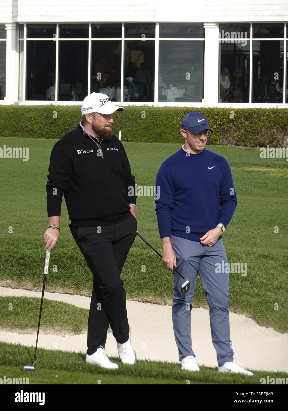 Pebble Beach, Stati Uniti. 2 febbraio 2025. Pebble Beach, California, USA - 2 febbraio 2025 Shane Lowry e Rory McIlroy sul 17° green durante l'ultimo giorno dell'AT&T Pebble Beach Pro-Am (PGA Tour Signature Golf Event), California, USA Credit: Motofoto/Alamy Live News Foto Stock Pebble Beach, Stati Uniti. 2 febbraio 2025. Pebble Beach, California, USA - 2 febbraio 2025 Shane Lowry e Rory McIlroy sul 17° green durante l'ultimo giorno dell'AT&T Pebble Beach Pro-Am (PGA Tour Signature Golf Event), California, USA Credit: Motofoto/Alamy Live News Foto Stock