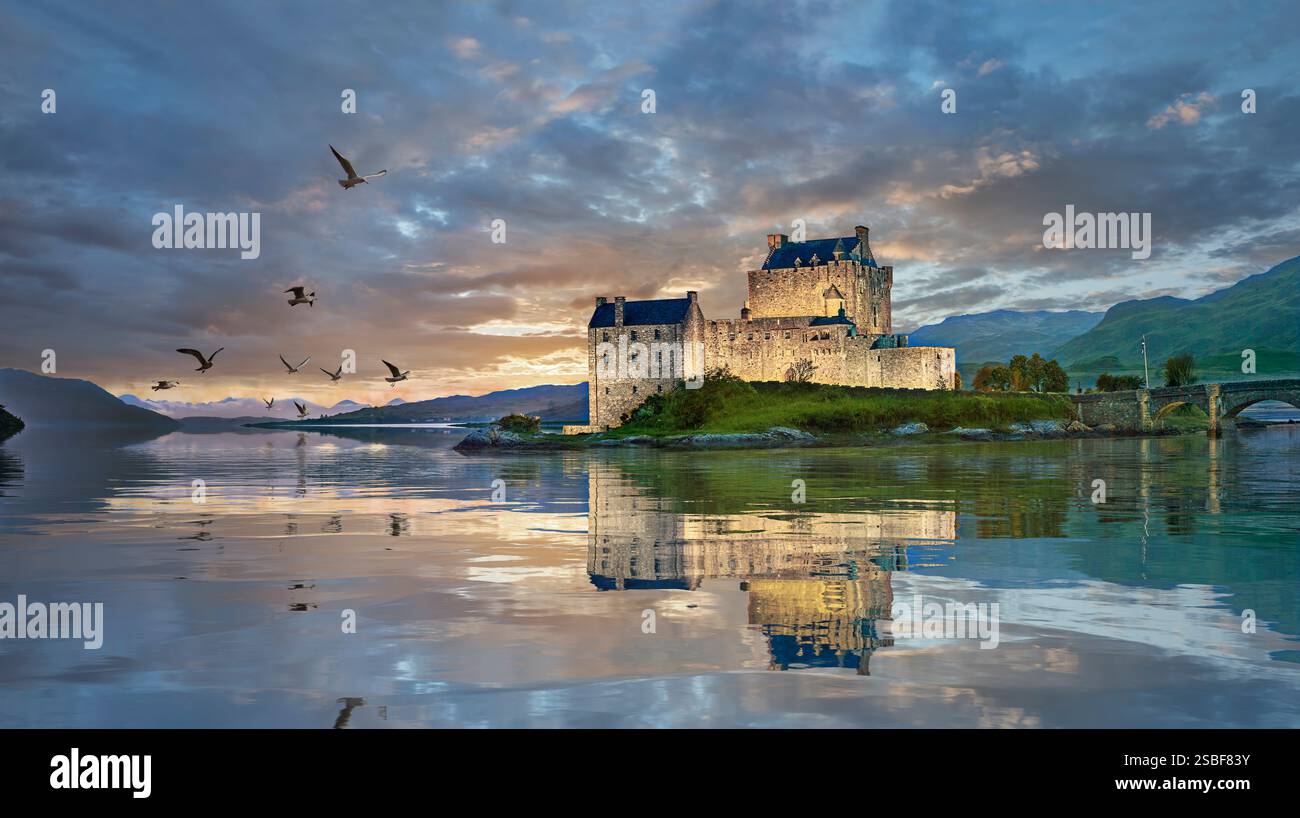 Il castello di Eilean Donan è costruito su una piccola isola di marea situata alla confluenza di tre laghi marini (Loch Duich, Loch Long e Loch Alsh) nel W Foto Stock