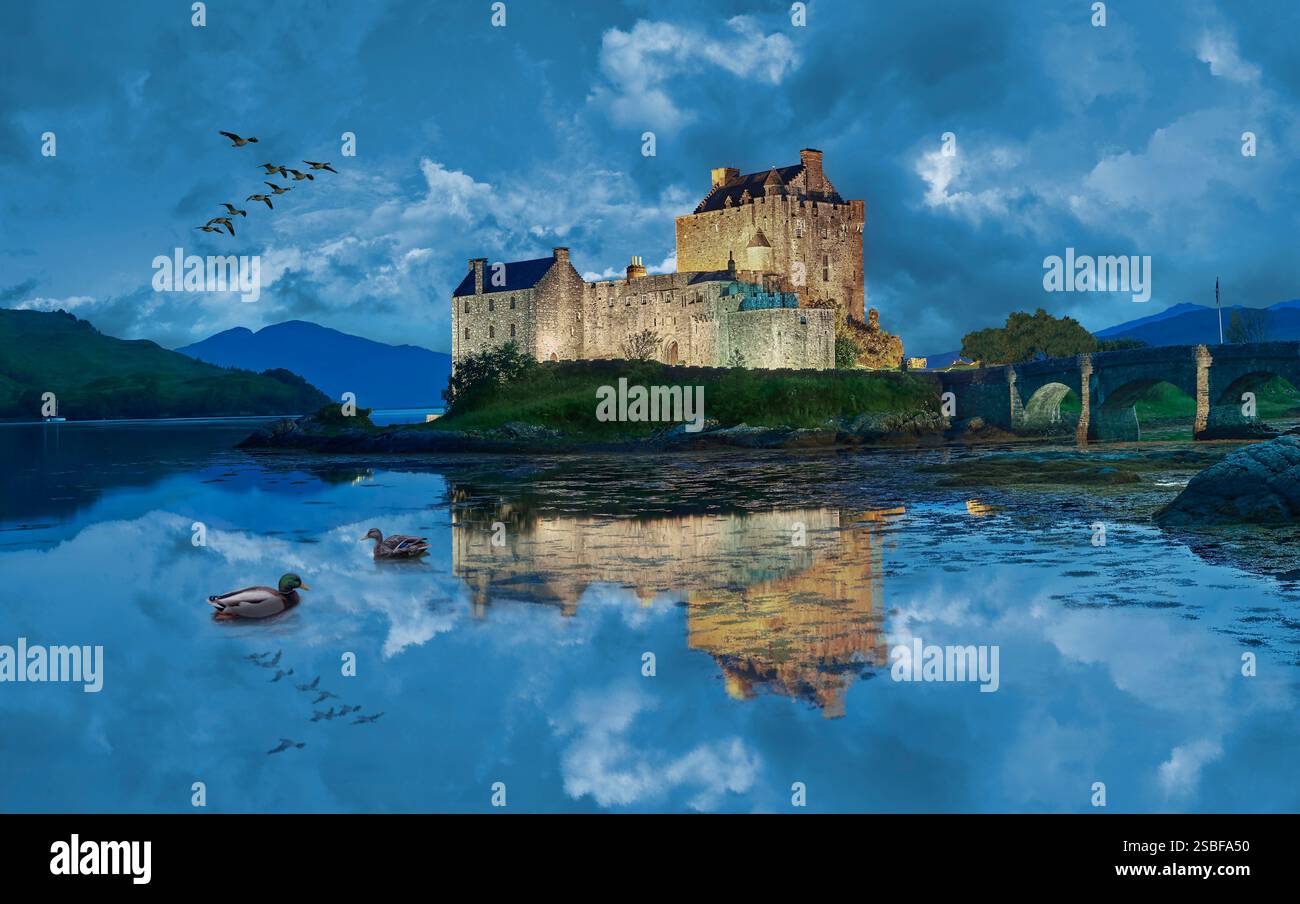 Il castello di Eilean Donan è costruito su una piccola isola di marea situata alla confluenza di tre laghi marini (Loch Duich, Loch Long e Loch Alsh) nel W Foto Stock