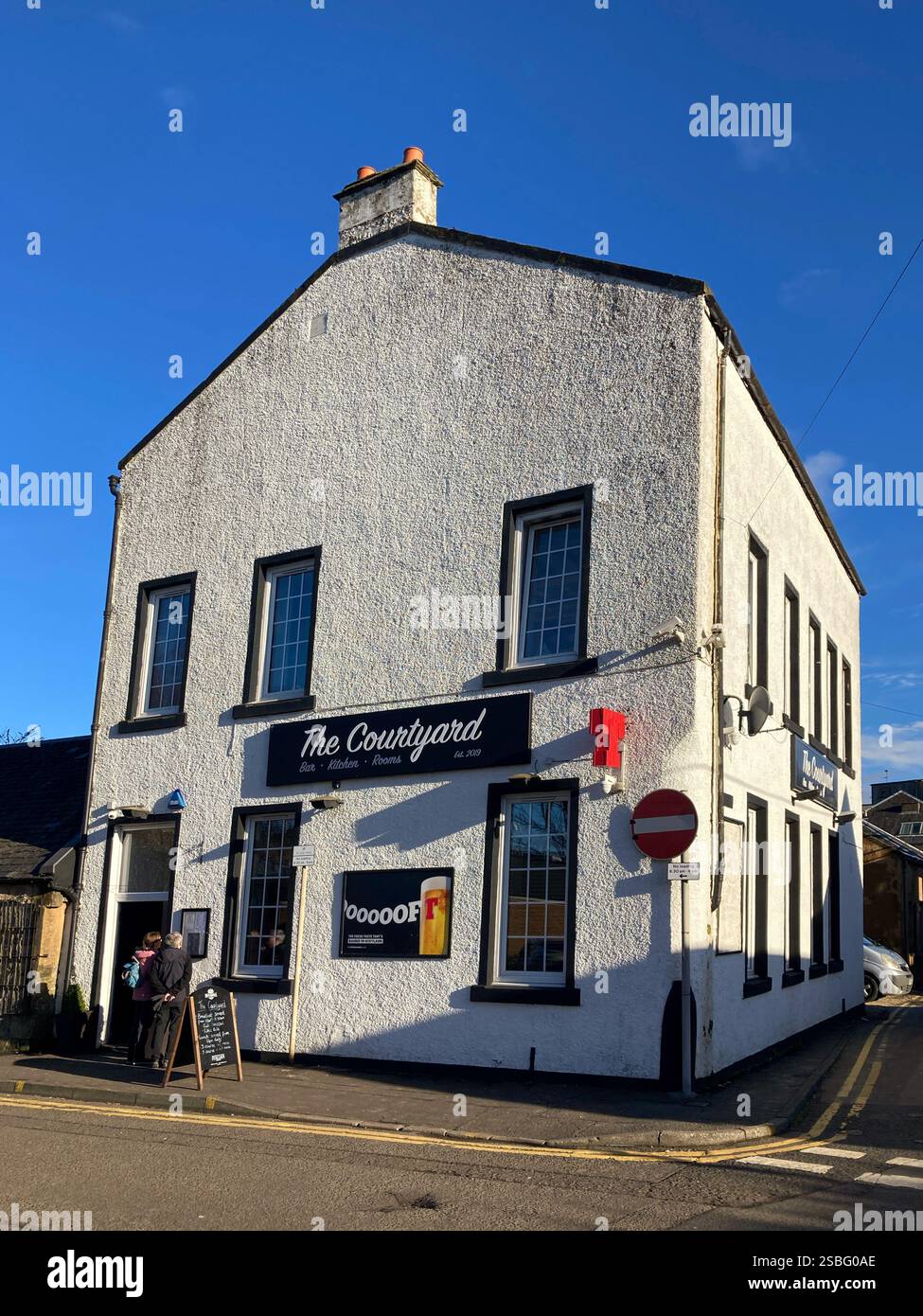 Il pub Courtyard, Falkirk, Scozia - Immagine stock catturata con smartphone
