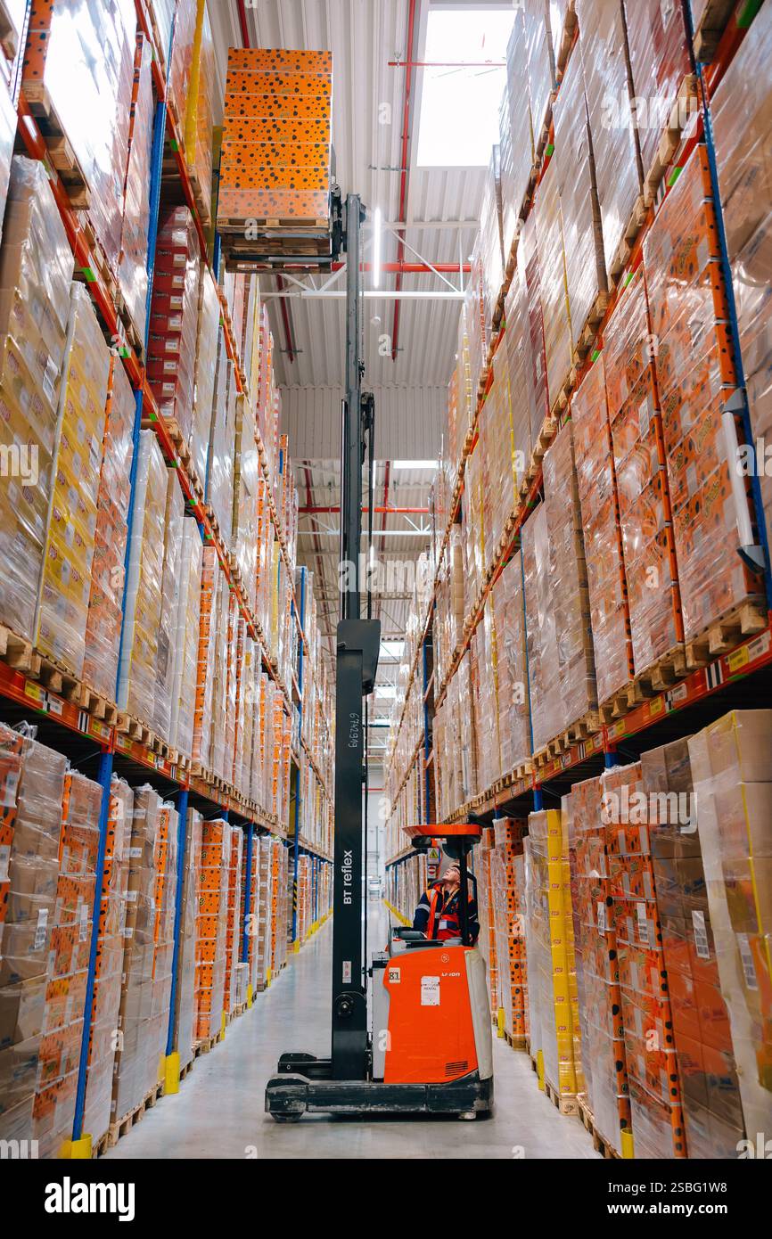 Polonia, Mszczonów, il parco logistico Elite: Magazzino centrale ID Logistics, affittato da PepsiCo, il più grande magazzino della rete di distribuzione PepsiCo Foto Stock