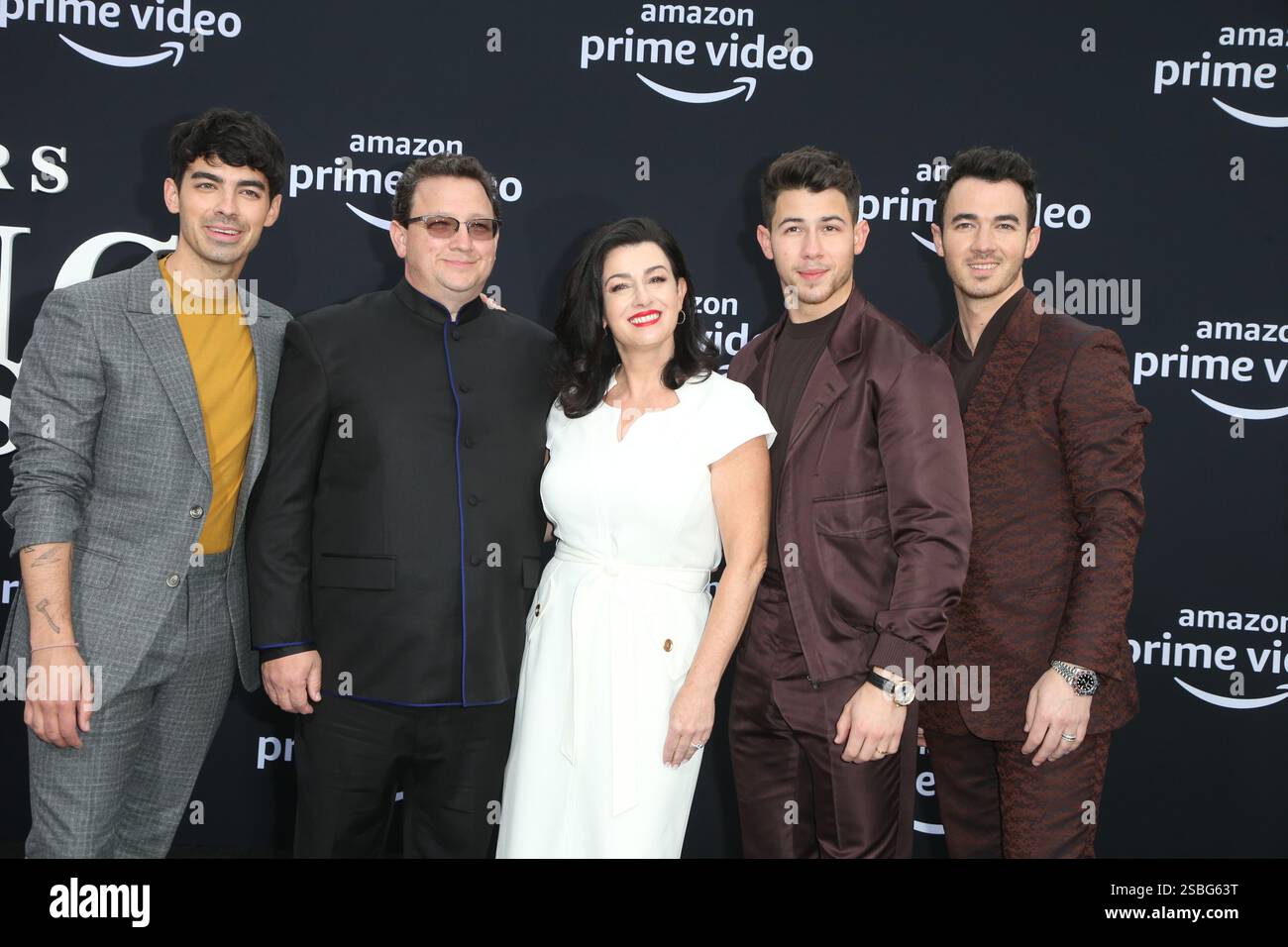 Joe Jonas, Paul Kevin Jonas, Sr.,Denise Miller Jonas, Nick Jonas & Kevin Jonas alla premiere cinematografica "Chasing Happiness" - Regency Bruin Theatre, Los Angelas, USA - 3 giugno 2019 Foto Stock