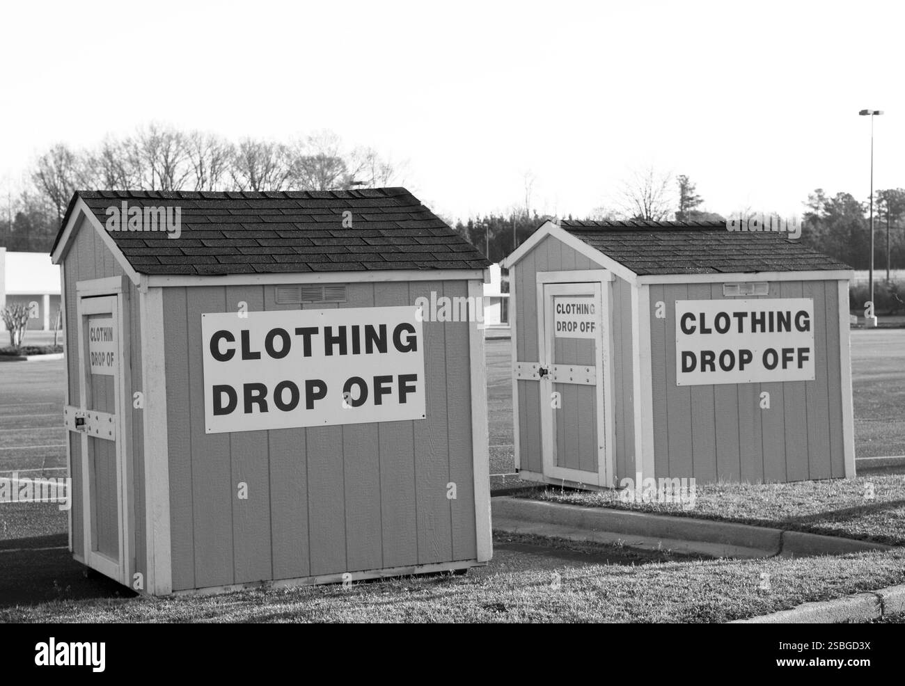 Scatola per donazioni di capi di abbigliamento negli Stati Uniti, che offre un modo conveniente per donare abiti usati a beneficenza. Foto Stock