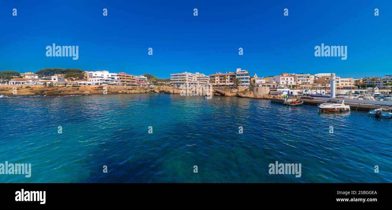 Cala Ratjada, comune di Capdepera, Mar Mediterraneo, Maiorca, Isole Baleari, Spagna, Europa Foto Stock