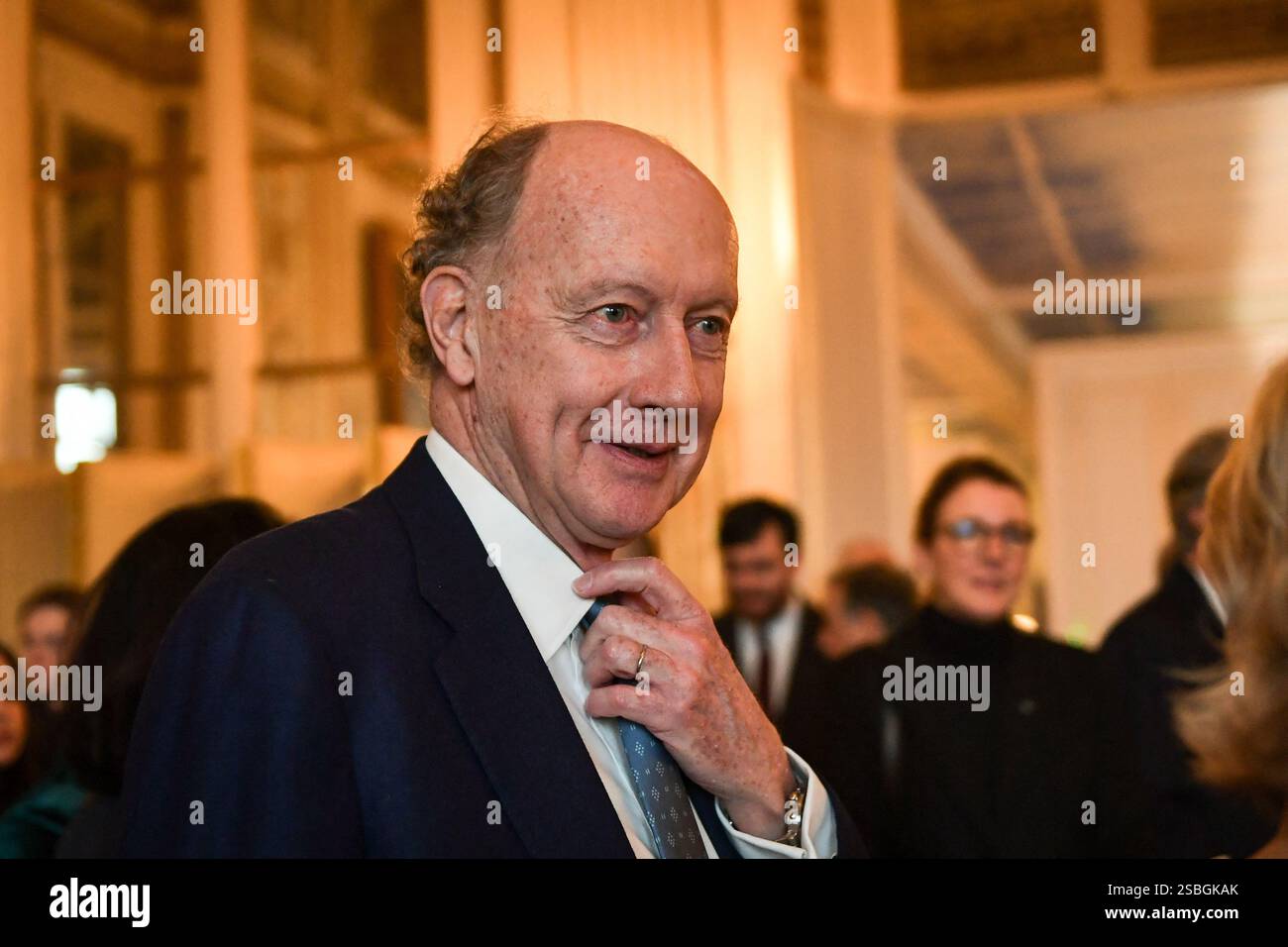 Parigi, Francia. 3 febbraio 2025. Il nipote del generale de Gaulle, Yves de Gaulle, guarda durante una cerimonia per presentare gli archivi del generale de Gaulle, prevenuti dallo Stato al Ministero della Cultura di Parigi il 3 febbraio 2025. Foto di Firas Abdullah/ABACAPRESS. COM credito: Abaca Press/Alamy Live News Foto Stock