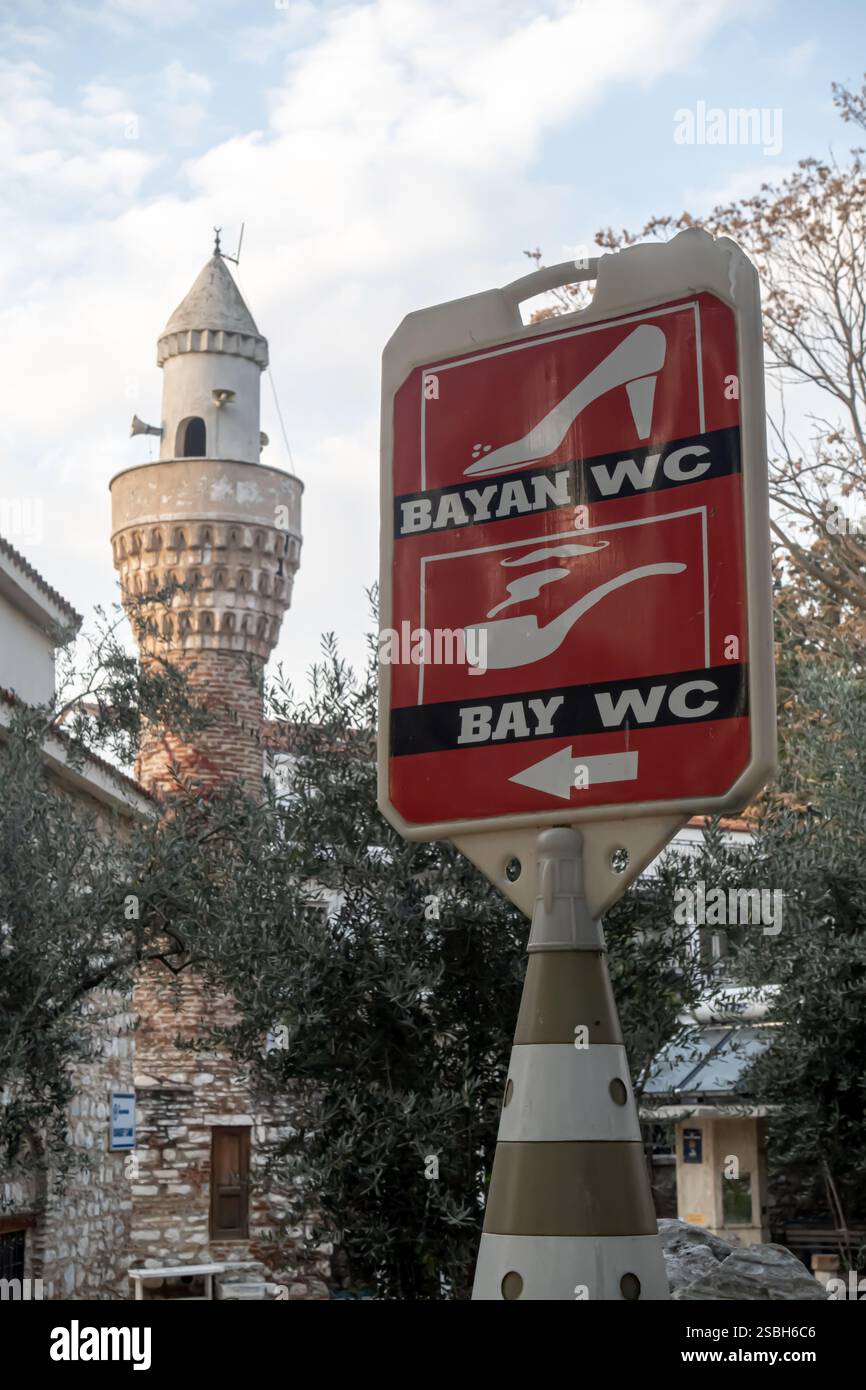 Segni WC uomo e donna in turco; Bay bayan; uomo donna toilette; donna wc segno grafico wc femmina e maschio Foto Stock