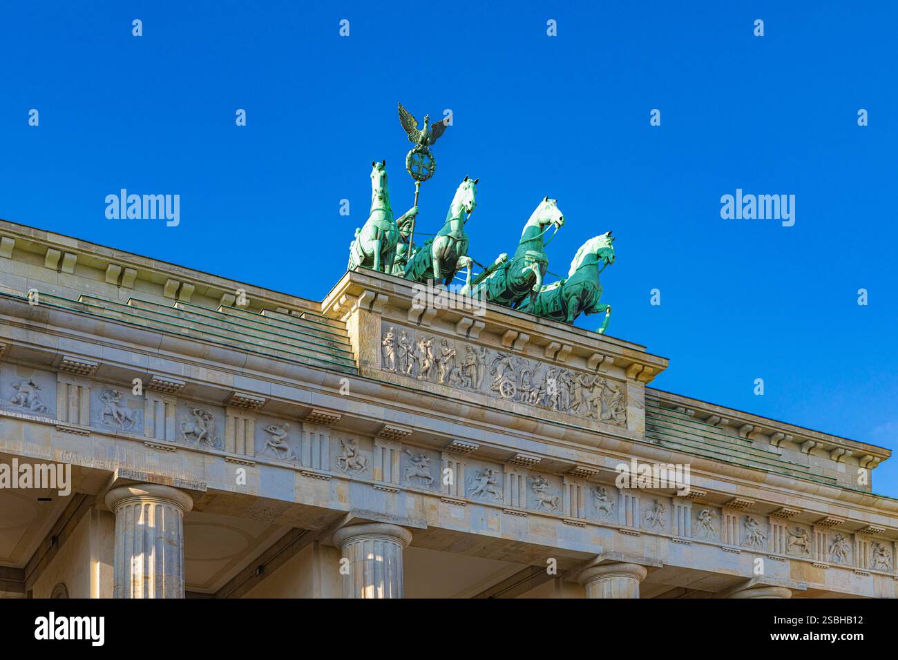 Il Brandenburger Tor di Berlino, Germania. Foto Stock