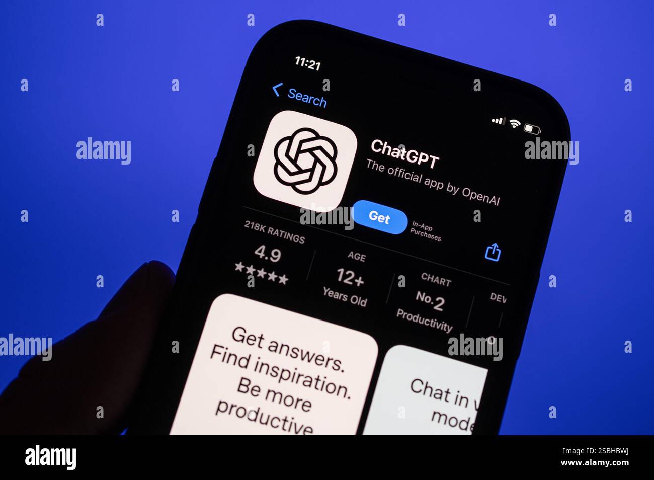 REGNO UNITO. 3 febbraio 2025. L'app Chat GPT viene visualizzata sullo schermo di uno smartphone in questa immagine. La società tecnologica OpenAI ha lanciato un nuovo strumento di intelligenza artificiale chiamato "Deep Search". (Foto di David Tramontan/SOPA Images/Sipa USA) credito: SIPA USA/Alamy Live News Foto Stock