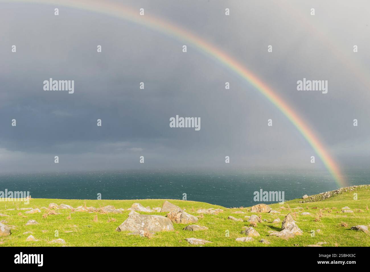 Rainbow at Otago Peninsula, Otago, South Island, Nuova Zelanda, Foto Stock