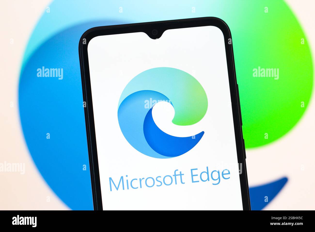 Canada. 3 febbraio 2025. In questa immagine, il logo Microsoft Edge viene visualizzato sullo schermo di uno smartphone. (Foto di Thomas Fuller/SOPA Images/Sipa USA) *** esclusivamente per notizie editoriali *** credito: SIPA USA/Alamy Live News Foto Stock