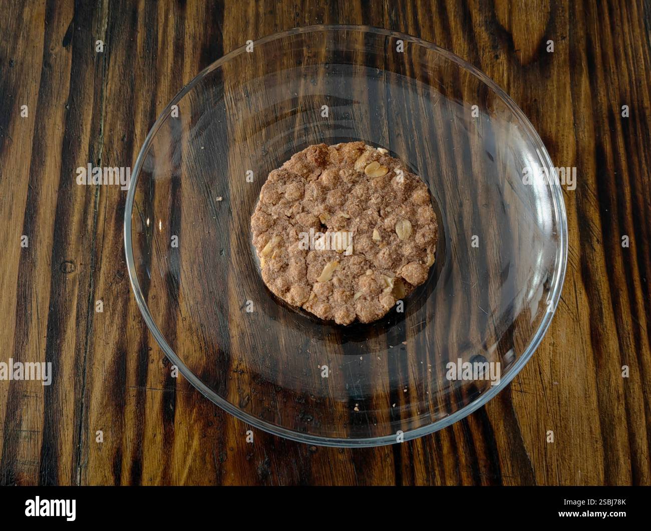 Dolce delizia – biscotti in un vassoio di vetro Foto Stock