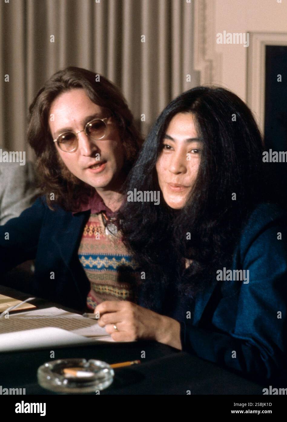 John Lennon (1940-1980) e Yoko Ono (nato nel 1933), verso la fine degli anni '1970 Fotografia di Bernard Gotfryd. Foto Stock