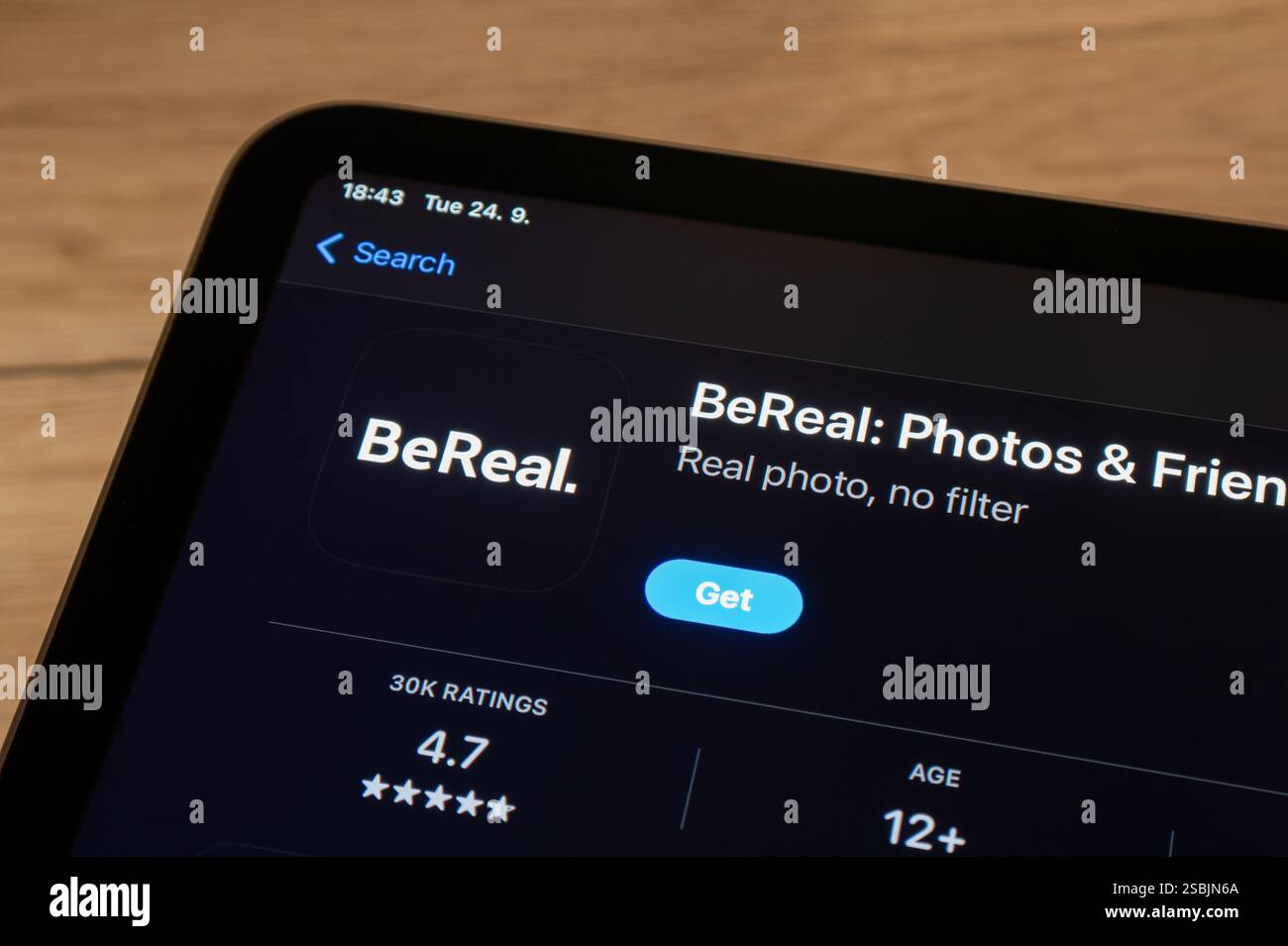 OSTRAVA, CECHIA - SETPMEBER 24, 2024: App store con applicazione mobile per social network BeReal Foto Stock