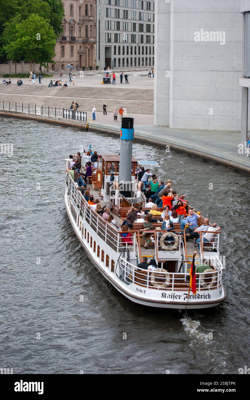 Tour in barca sul fiume a Berlino, Germania Foto Stock